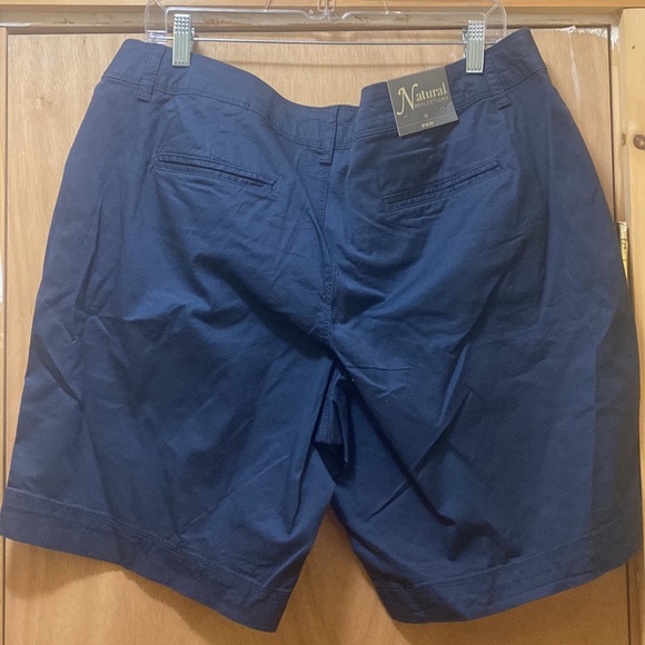 Women’s Knee Length Shorts with pockets! - Picture 2 of 5